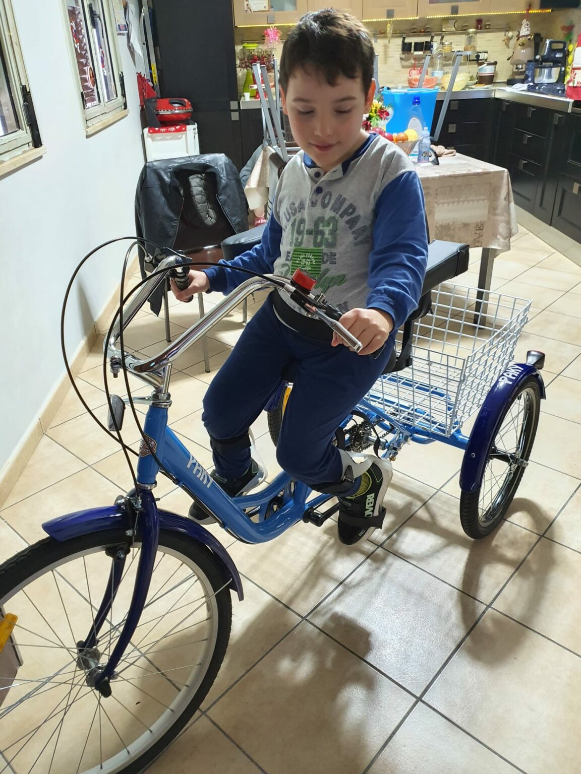 bambino ladri biciclette