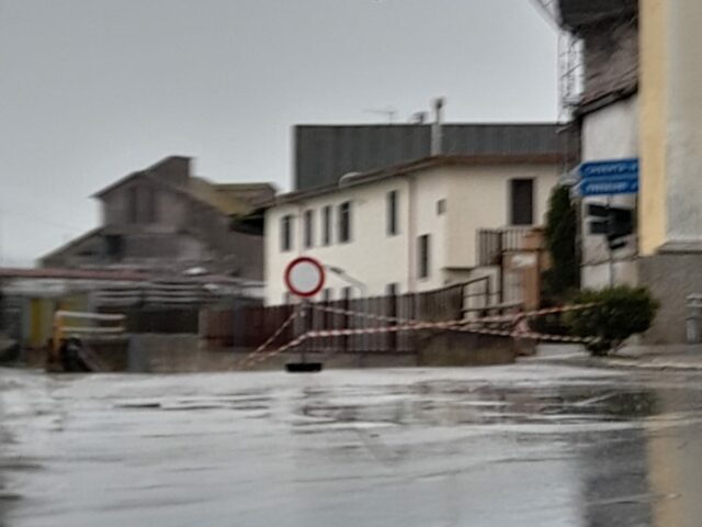 sottopasso cancello scalo chiuso