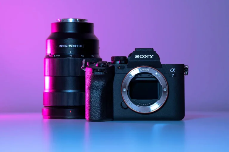 Sony Alpha 7 IV: bella, potente e versatile, è il momento GIUSTO per acquistarla (-500€)