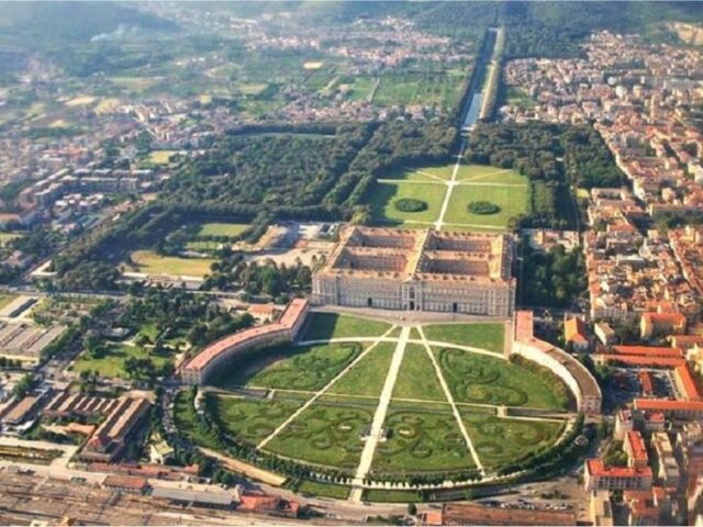 caserta dall'alto