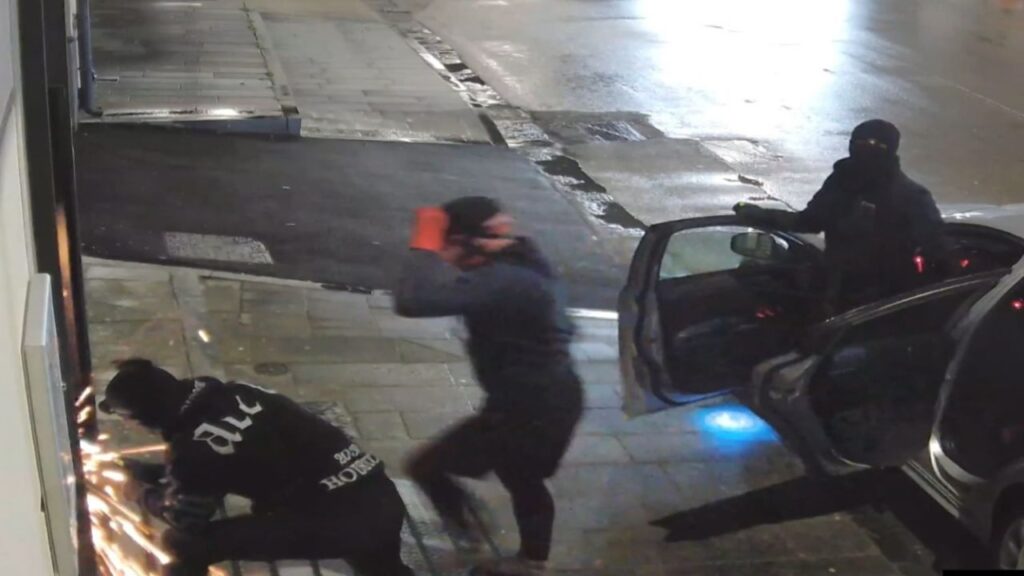 furto farmacia giugliano