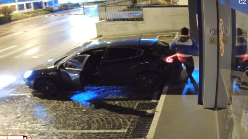 Bor furto trentola ducenta