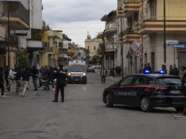 Rissa sul corso, 17enne pugnalato