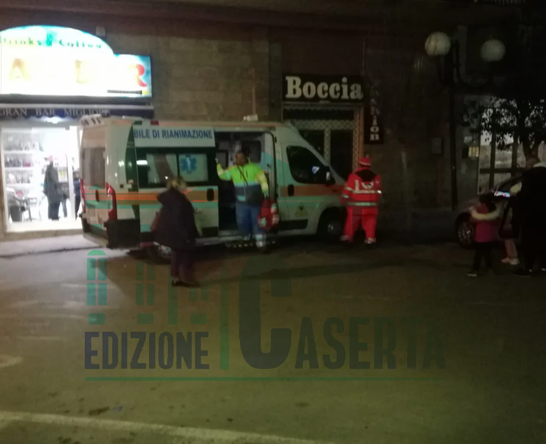 Ambulanza in piazza Castra Marcelli: corsa urgente in ospedale per giovane donna