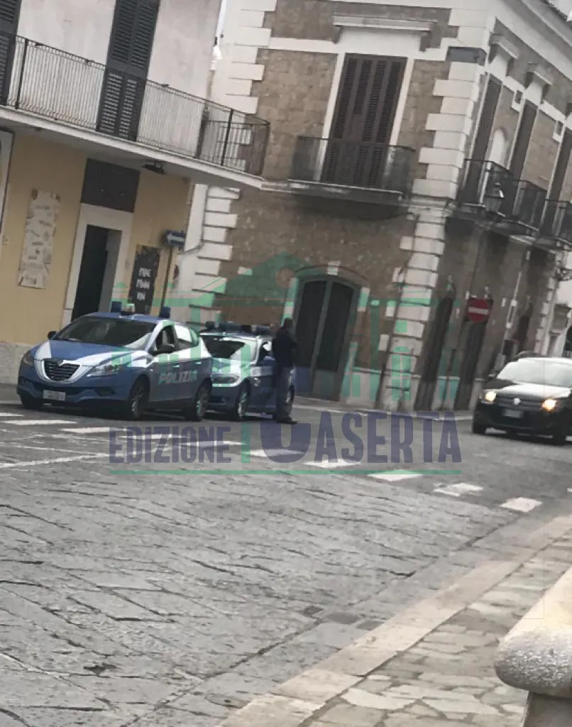 Blitz della polizia nella zona del Cellaio: agenti si fiondano dentro