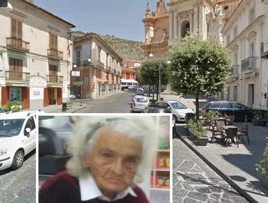 Investita in piazza da auto pirata, Angelina ricoverata. Volontari dai carabinieri: “Si faccia qualcosa per lei”