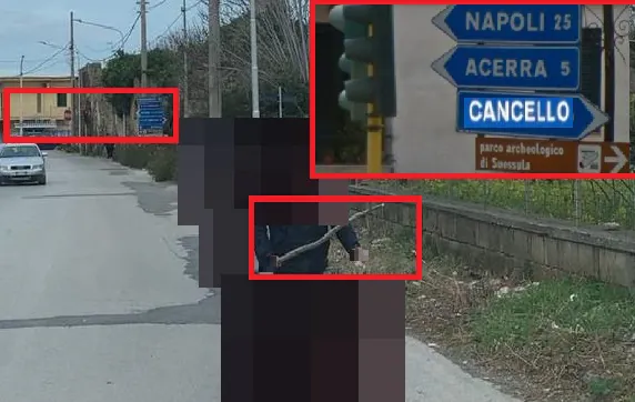 La fa salire in auto e lei lo deruba sul più bello: la rincorre col bastone, poi la zuffa