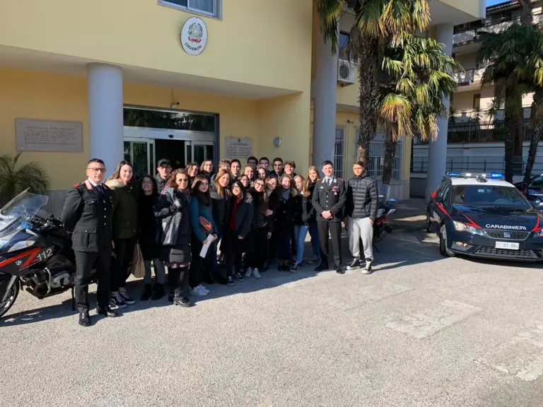 Incontro sulla legalità: gli alunni del liceo Diaz al comando provinciale dei Carabinieri