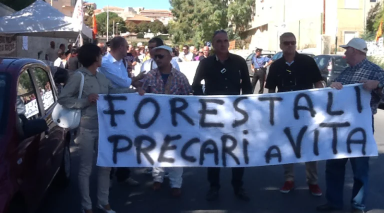 I forestali dimenticati da tutti: “Ora ci organizziamo autonomamente, stanchi di aspettare”