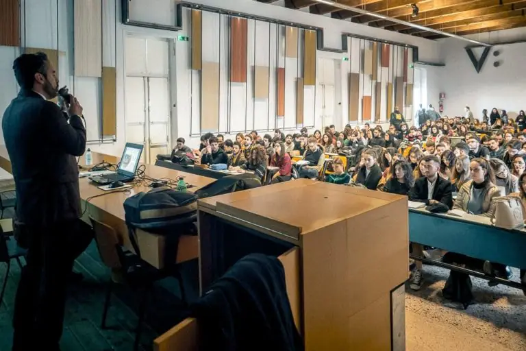 Seminario sul “Progetto Plastic Free” all’Università Luigi Vanvitelli