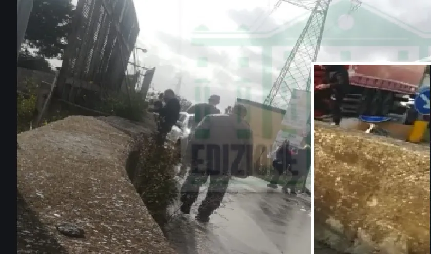 Tir si ribalta sul Ponte degli americani, container frigo bloccano strada