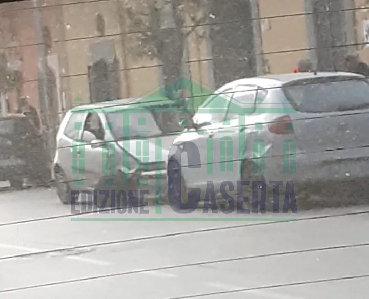 Incidente in via Napoli, 2 auto coinvolte