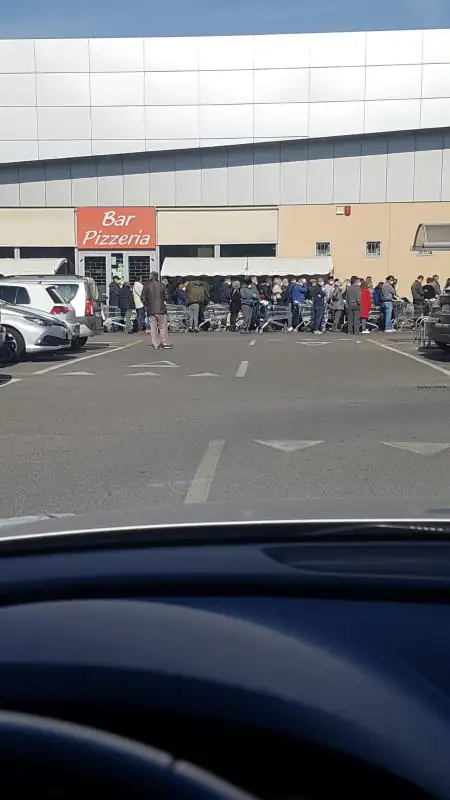 Assalto ai supermercati nella zona rossa colpita dal coronavirus. Impauriti i casertani che vivono lì