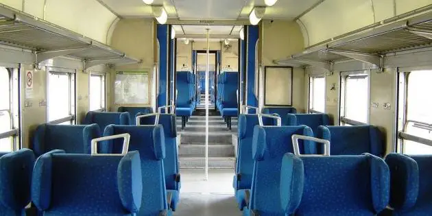 Viaggiatore grave dopo mix fatale, disperazione alla stazione