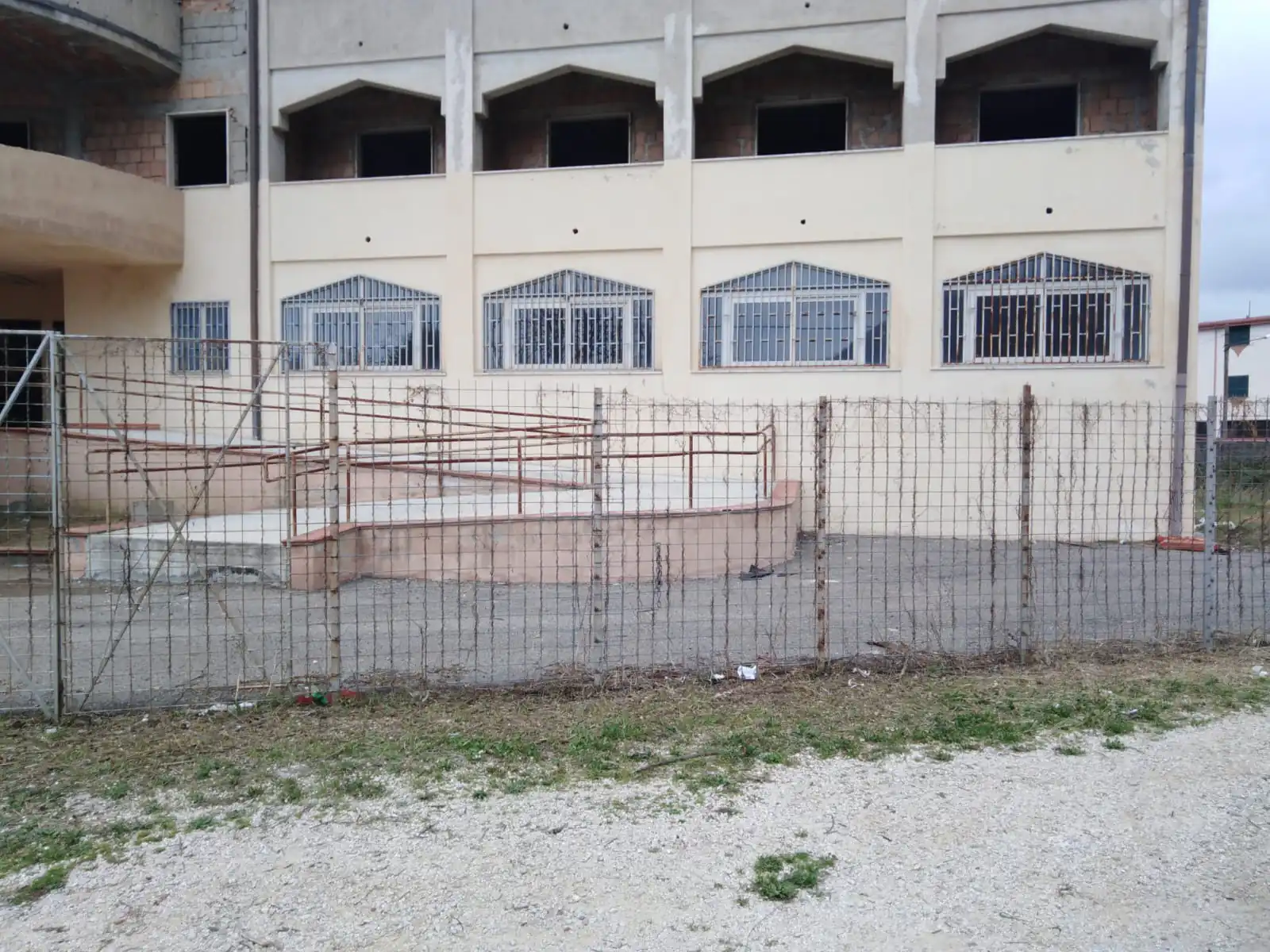 Promessa mantenuta: pulita la zona dell’ex Casa albergo di San Felice. FOTO