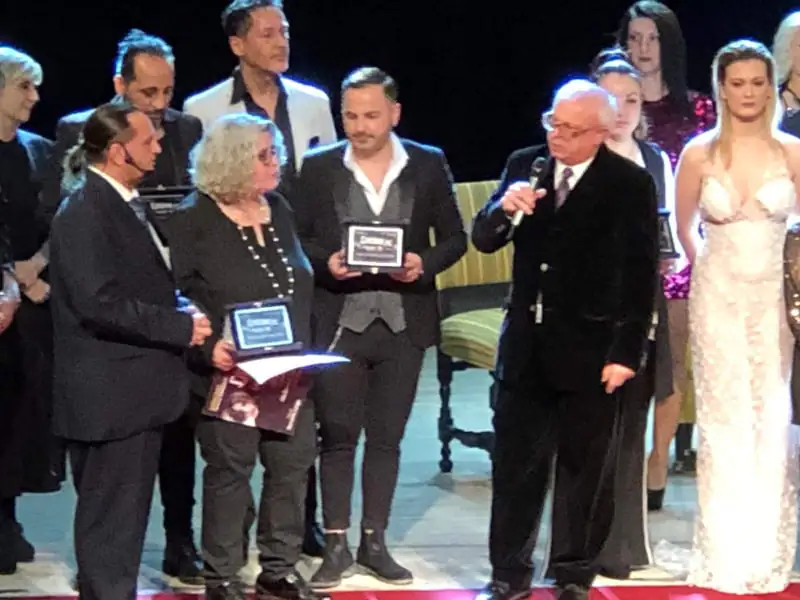 Dal palco ‘Emozioni Live’,premio talento dell’anno vince “Erik”