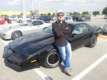 Kitt Supercar: perito casertano ha riprodotto una fedele replica dell’auto. FOTO