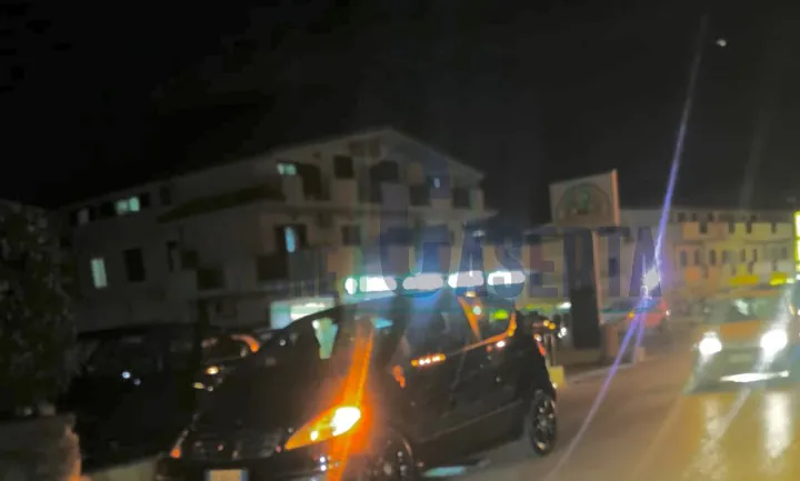 Schianto tra 2 auto in via Circumvallazione