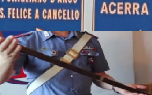 Ex lo denuncia, carabinieri lo fermano con clava da primitivo e coltello: finisce in cella