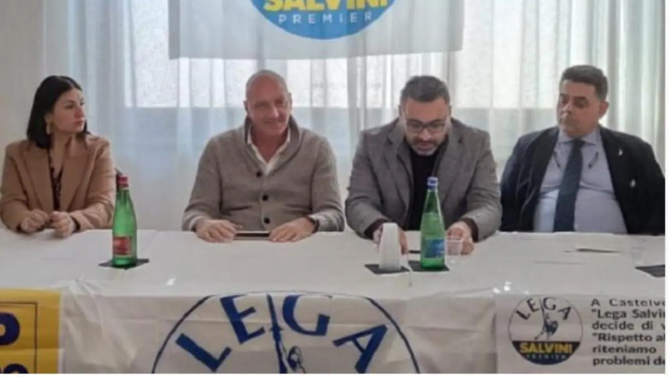 I consiglieri comunali della ‘Lega Salvini Premier’ a Castelvolturno firmano la mozione di sfiducia al sindaco