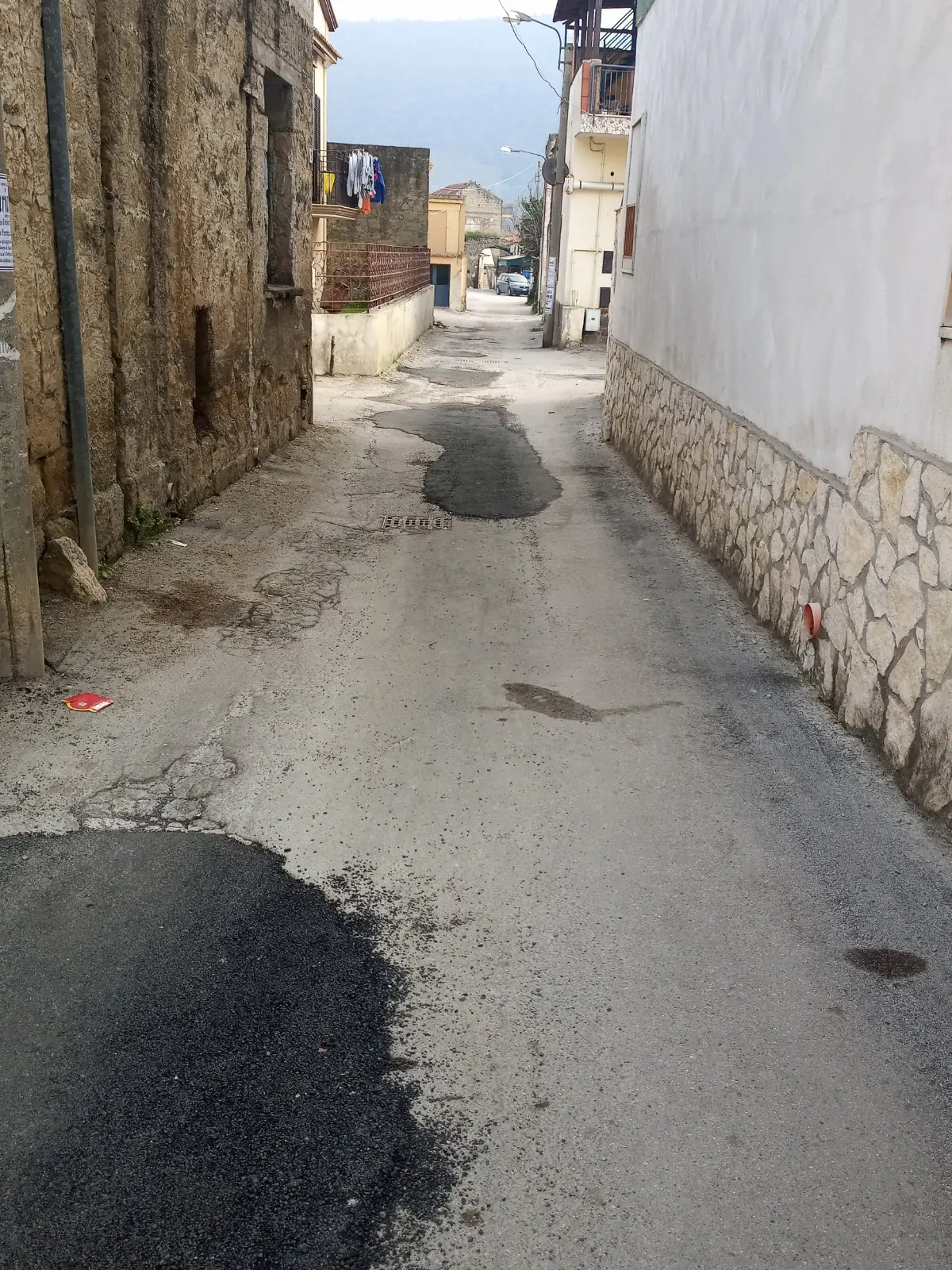 Via Cantariello, dopo la nostra segnalazione hanno provveduto a riparare la strada