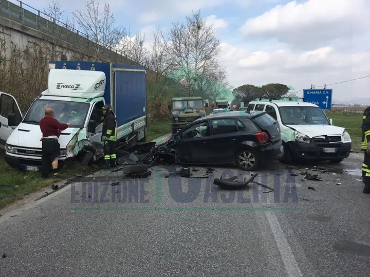 Tremendo incidente nei pressi del carcere: 3 ambulanze e pompieri sul posto (FOTO)