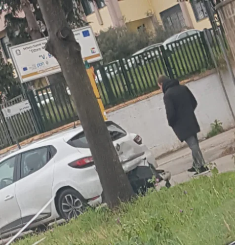 Schianto nei pressi del Bachelet, coinvolti 3 veicoli