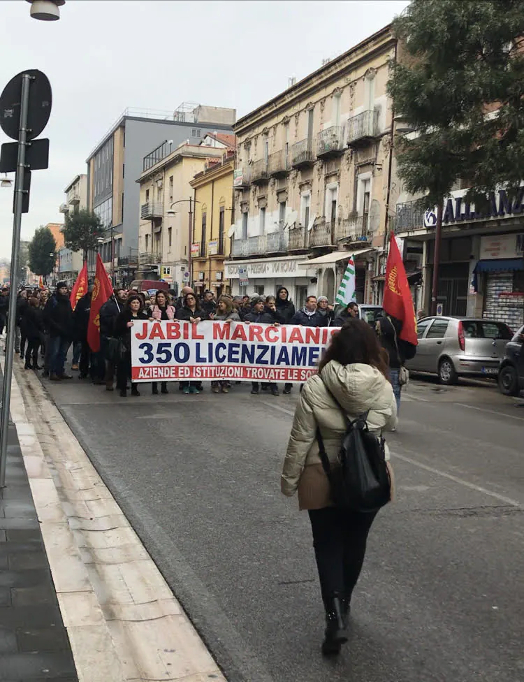 Jabil, la denuncia: “Già arrivate lettere per spingerli a licenziarsi”