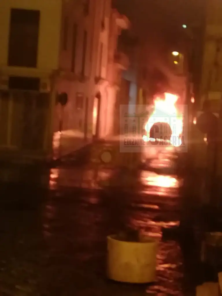 Incendiata l’auto di una donna: è imparentata con i ‘pecurari’ sanfeliciani