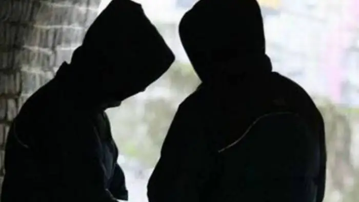Strano avvistamento nella Valle: auto sospetta nella frazione