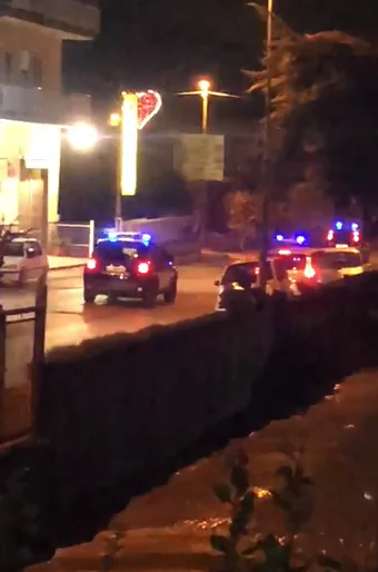 Assediata San Felice: perquisizioni antidroga in corso