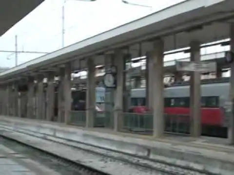Tragedia in stazione, operaio cade da impalcatura e muore