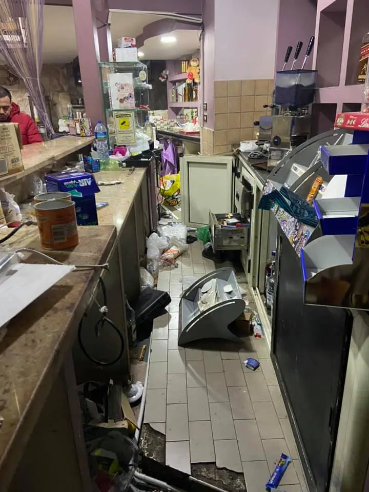 Ladri scatenati, caffetteria devastata. Rabbia dei proprietari. FOTO E VIDEO