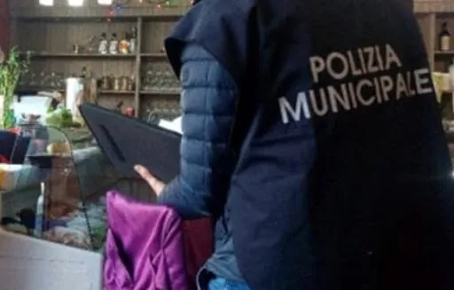 Controlli della Polizia Municipale: chiude un ristorante