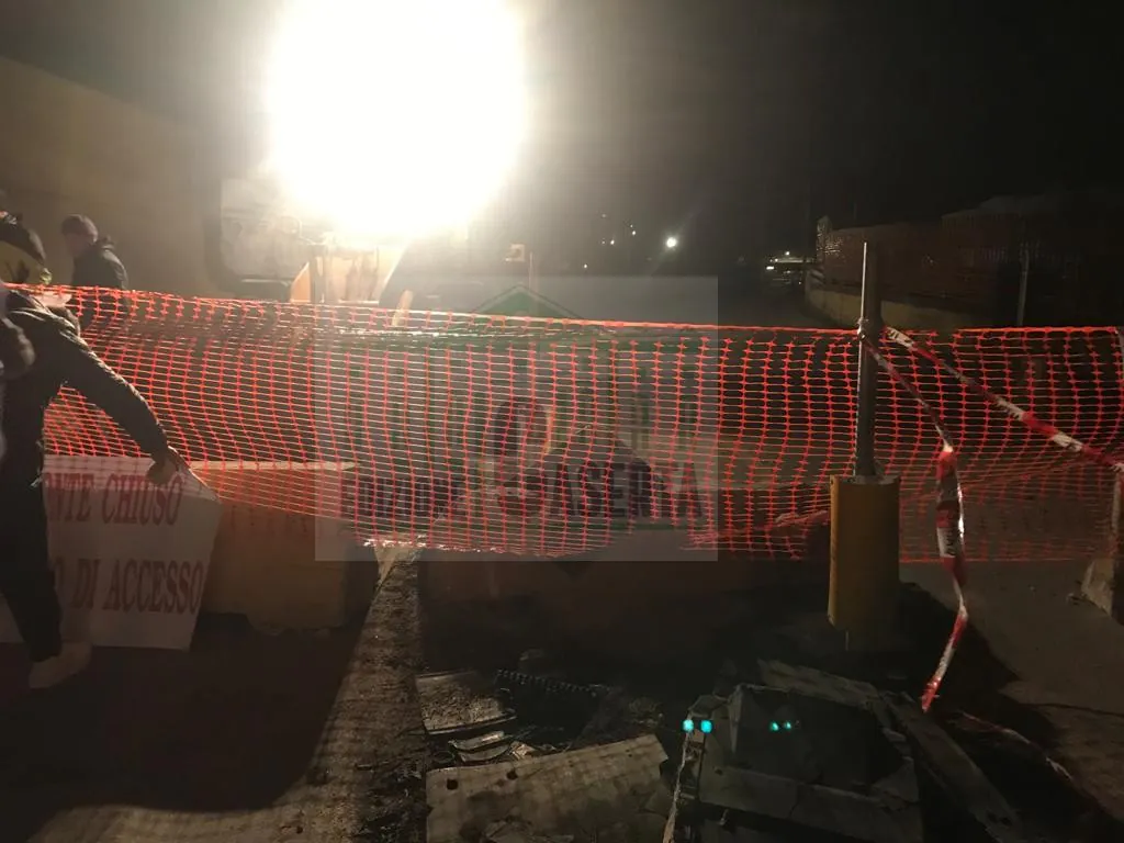 Si riaccendono le luci della rotonda del Ponte Vapore