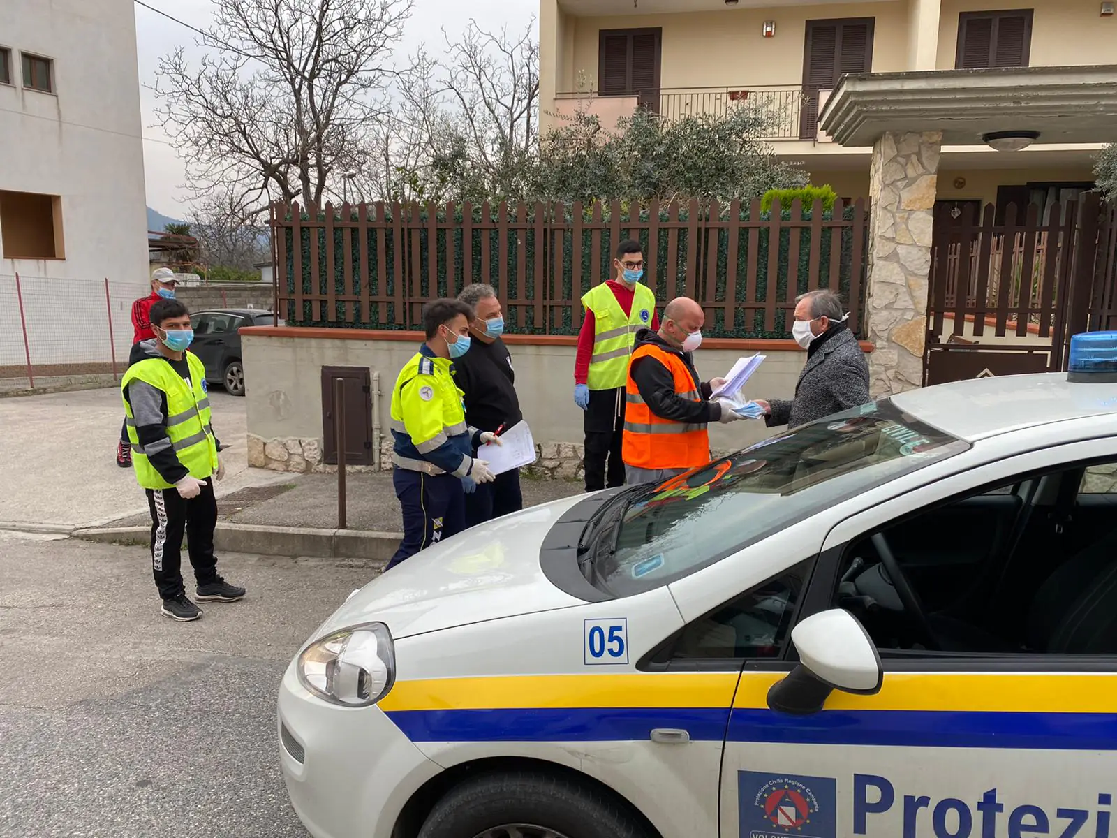 Mascherine a tutta la popolazione: la distribuzione prosegue (FOTO)
