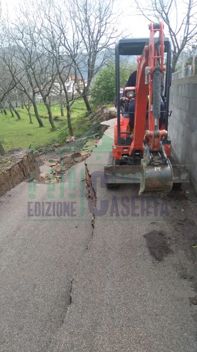 Voragine nei pressi della casa del sindaco