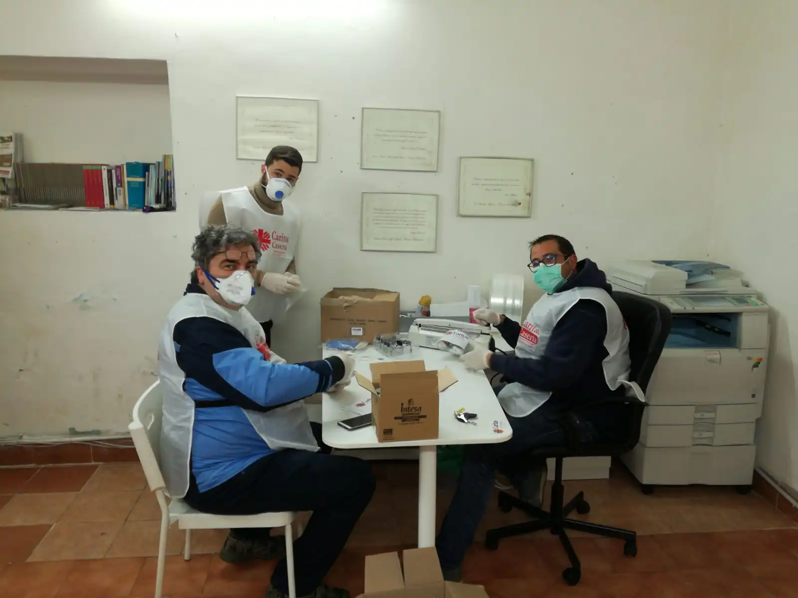 Gli albergatori casertani donano kit igienizzanti alla Caritas