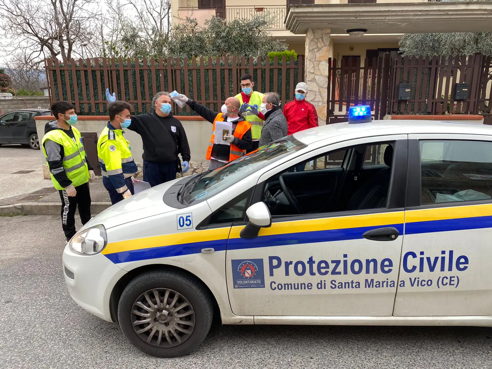 Choc nella Valle, bimbo cade su porta e si spacca la testa: sangue dappertutto