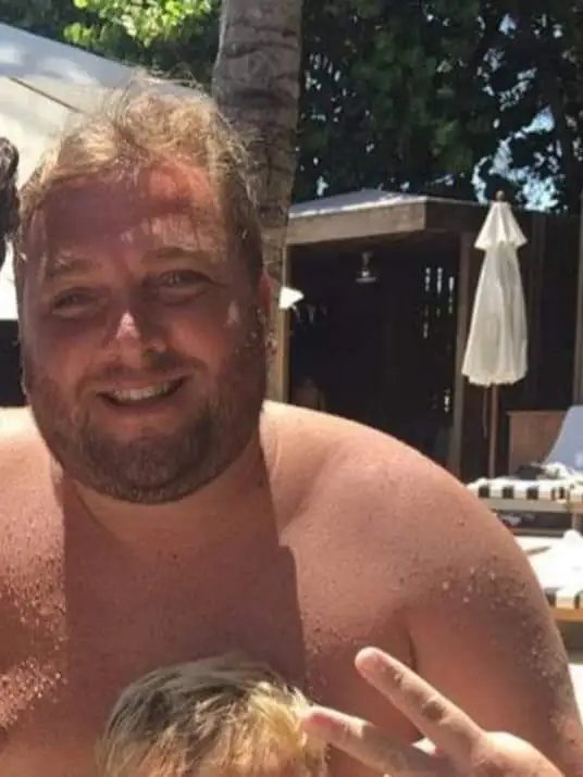 Figlio del re delle griffe trovato morto in casa. Si era sottoposto all’intervento per dimagrire