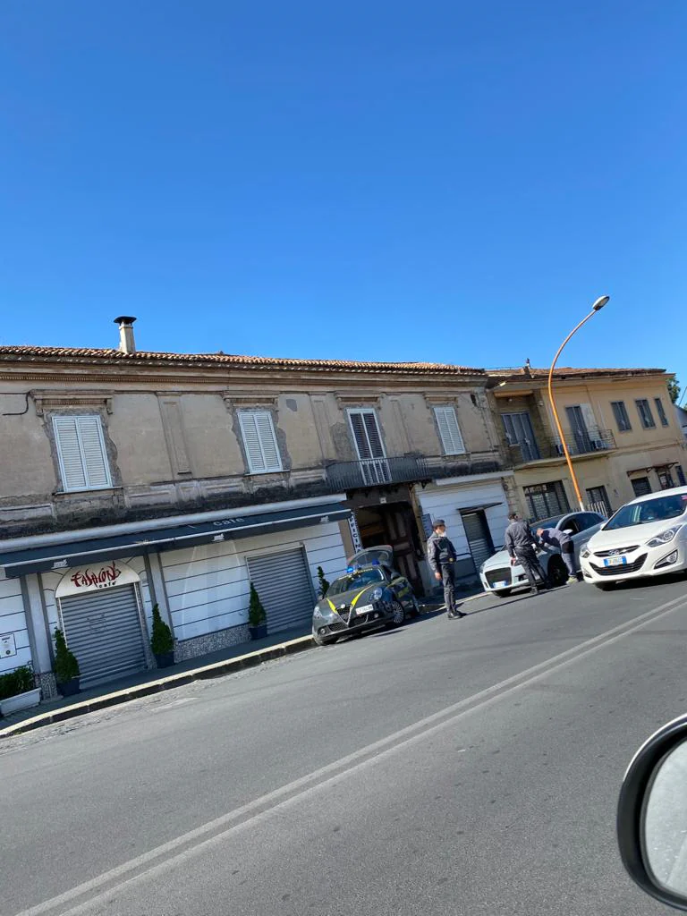 Posti di blocco sulla biforcazione dell’Appia: la Finanza ferma tutti