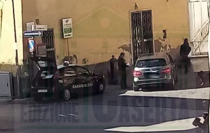 Va in un altro paese armato di coltello. Carabinieri ne denunciano 5: venivano da altre città