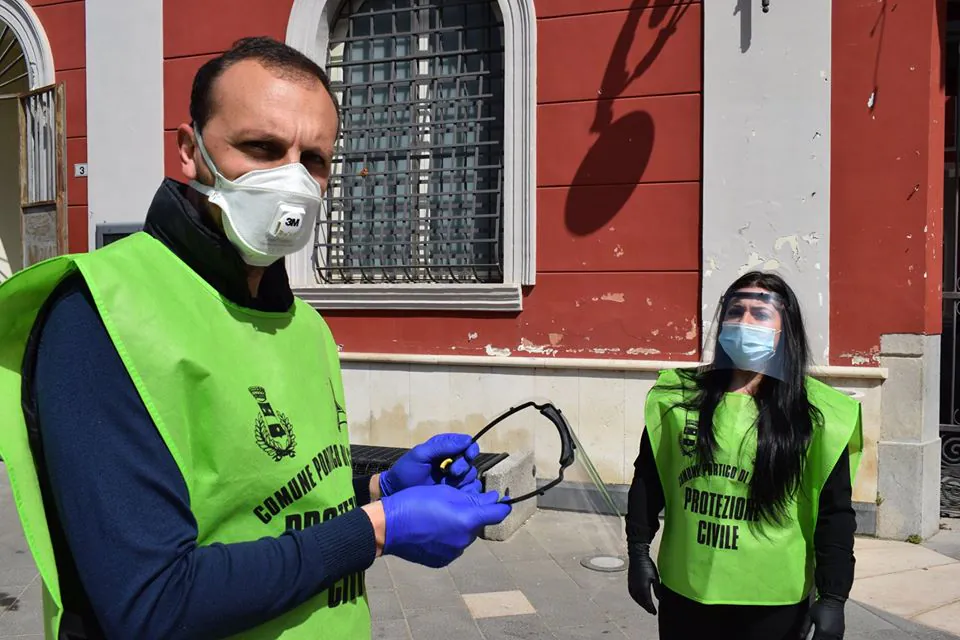 Studente realizza visiere gratis: donate alla Protezione Civile