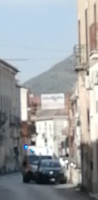 Ambulanza a Smav, personale con tute anti Covid-19 interviene su residente