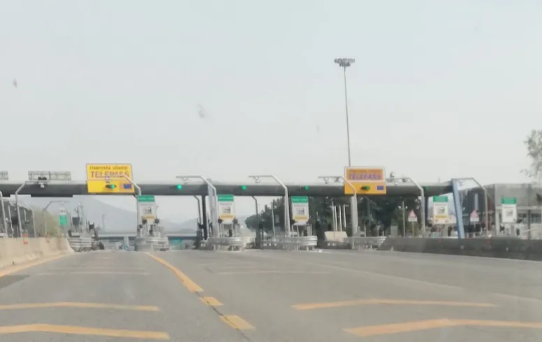 Caldo e discesa contagi, rischio weekend: blindato accesso all’autostrada