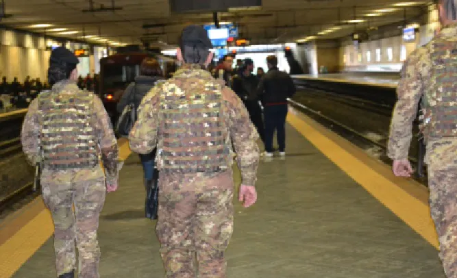 Paura alla stazione, salvato dai militari di Caserta