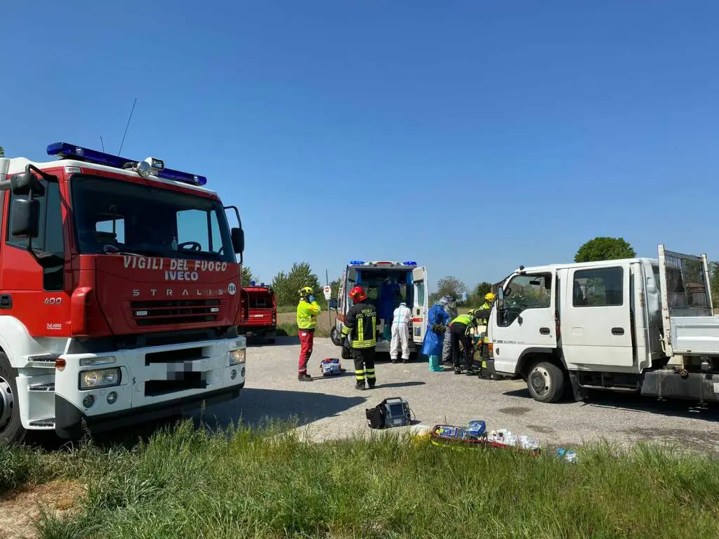 Trafitto da una sbarra di chiusura di una strada: grave operaio casertano