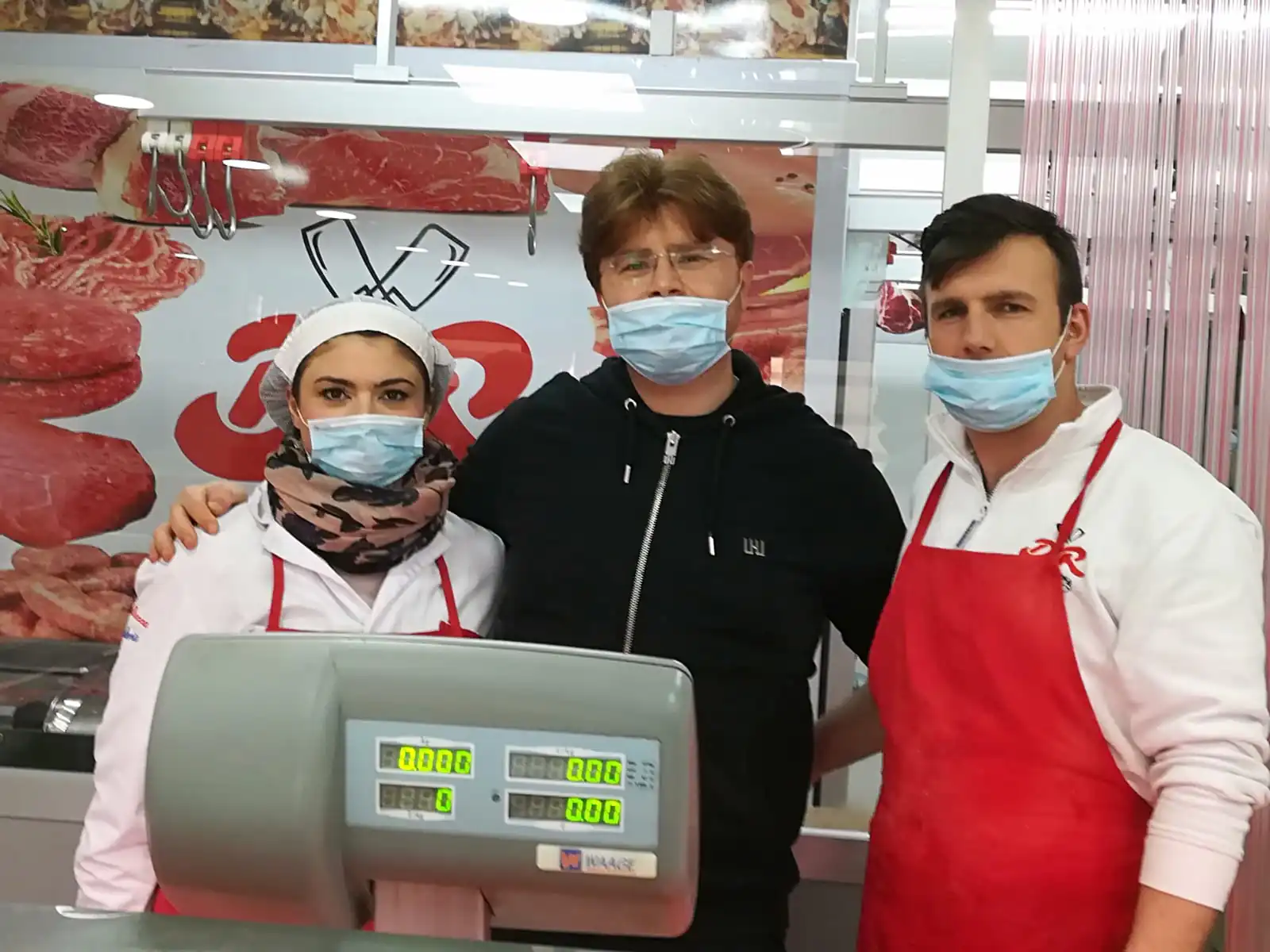 Macelleria regala 17 spese alimentari all’associazione dei disoccupati