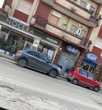 Raid degli ‘zingarelli’ sull’Appia: commercianti dormono nel negozio a turno