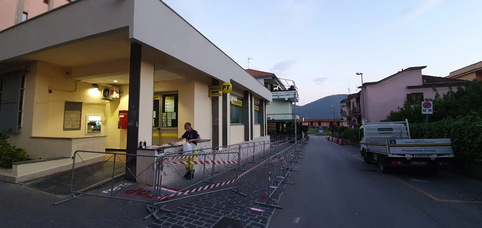 Dopo la zuffa alle Poste il Comune crea il percorso guidato (TUTTE LE FOTO)